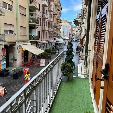 Anita Accanto Stazione In Centro Storico *